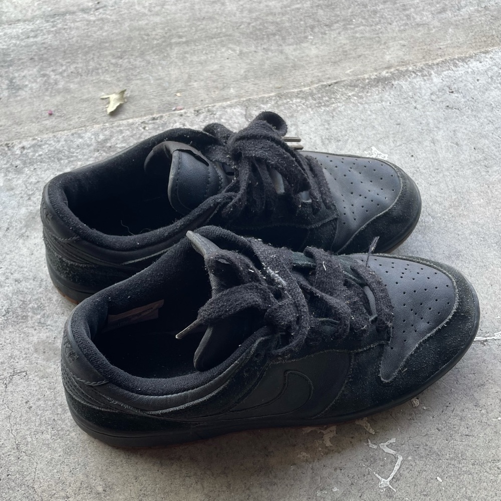 Nike dunk low black gum 7.5